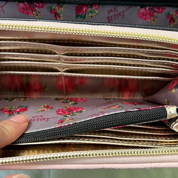 Betsey Johnson crossbody purse - Picture 8 of 10